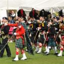 Binnenkomst van de band op de Aboyne Highland Games