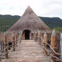 De crannog, een huis op palen in het water